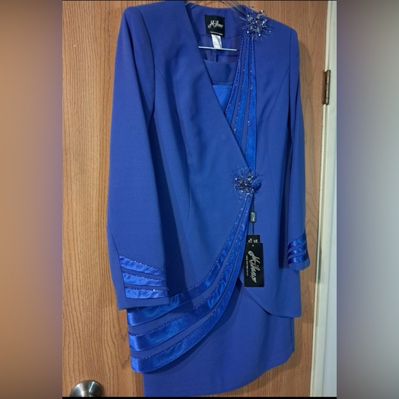 Milano Other - Milano Beaded SkirtSuit beaded accented  brooches NWT Sz 12 Lined Church Evening